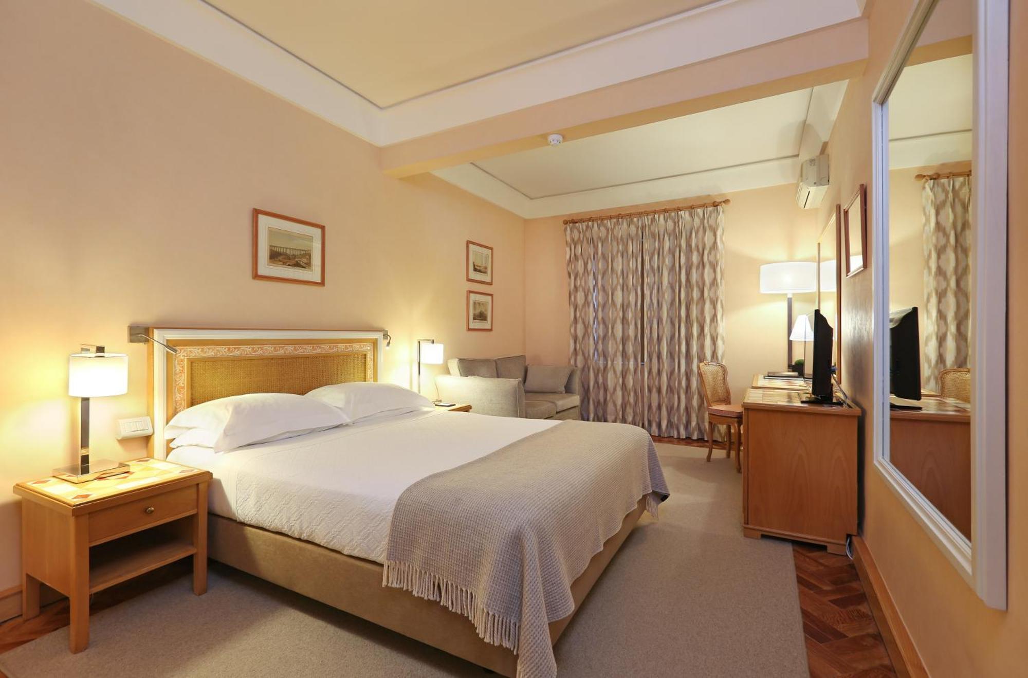 Doppel- oder Zweibettzimmer Lisboa