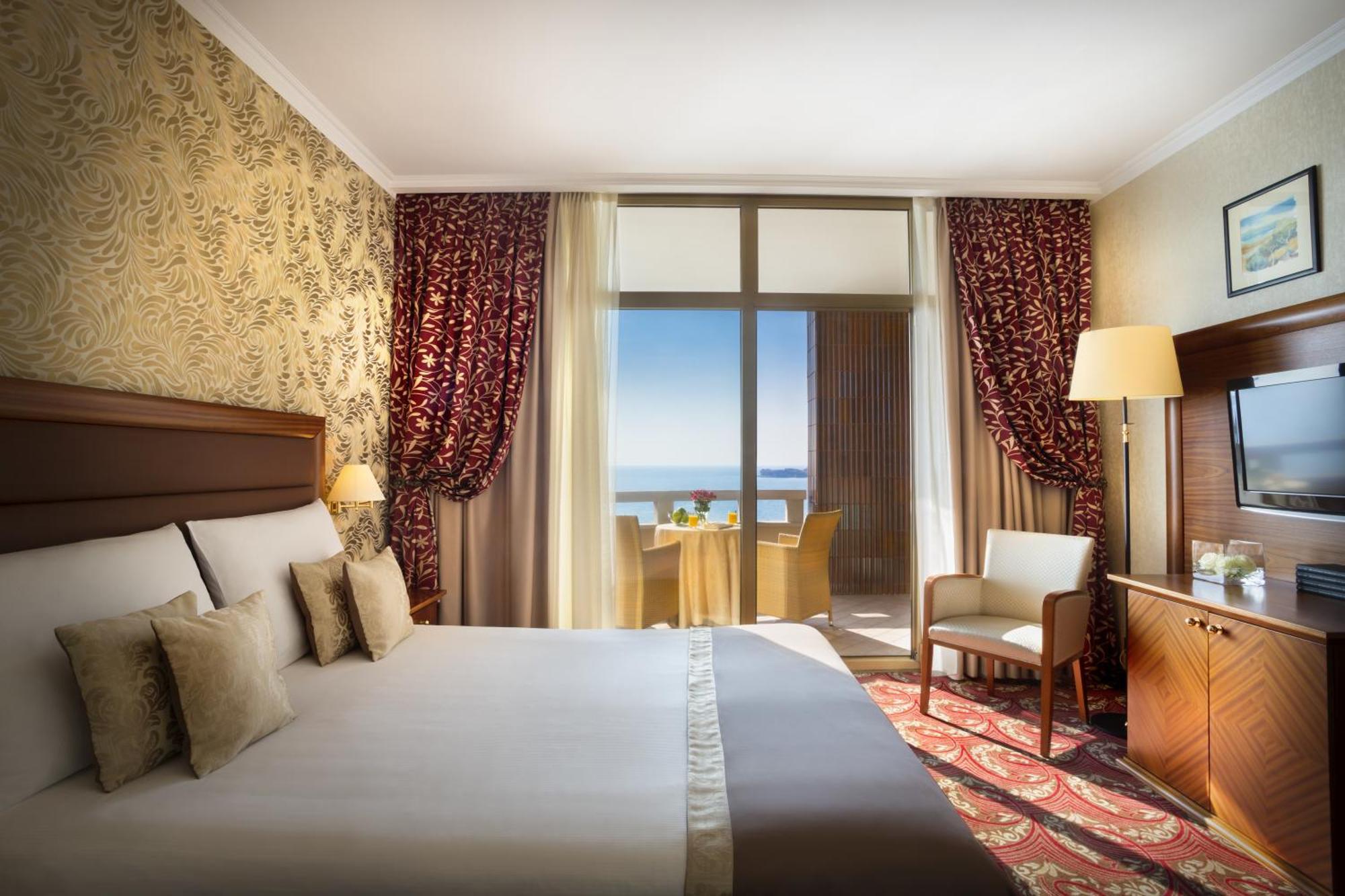 Standard Doppelzimmer mit Balkon und Meerblick