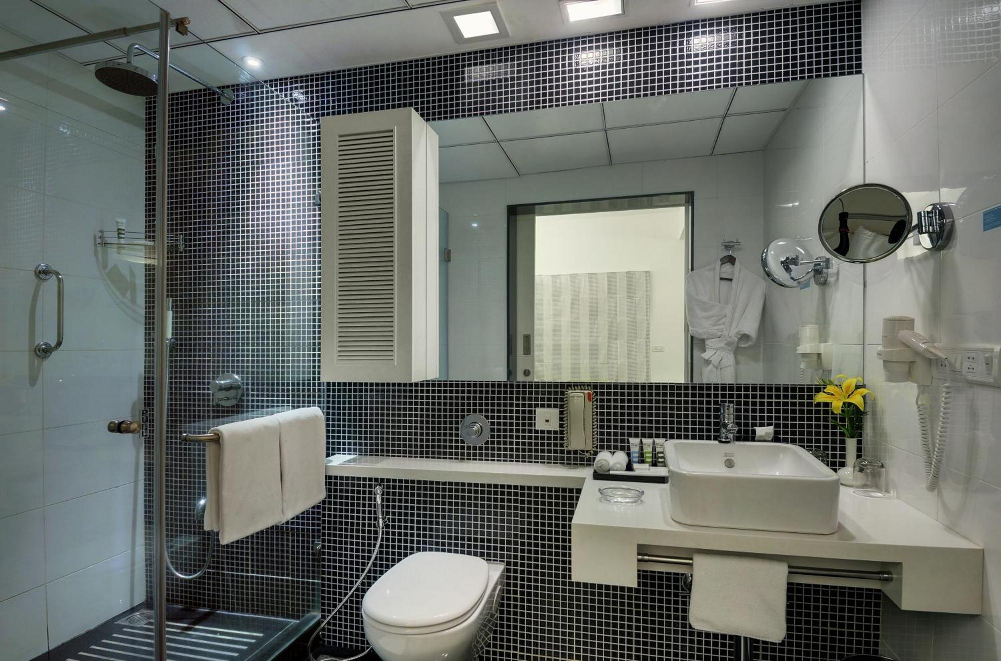One Bedroom Suite without Balcony with 20% discount on food and soft beverages and spa and Happy Hour 1+1 at By the Blue
