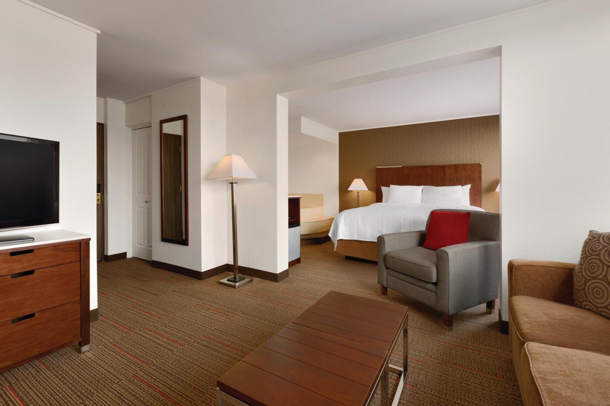 Coast Premium - Suite mit Kingsize-Bett und Whirlpool-Badewanne