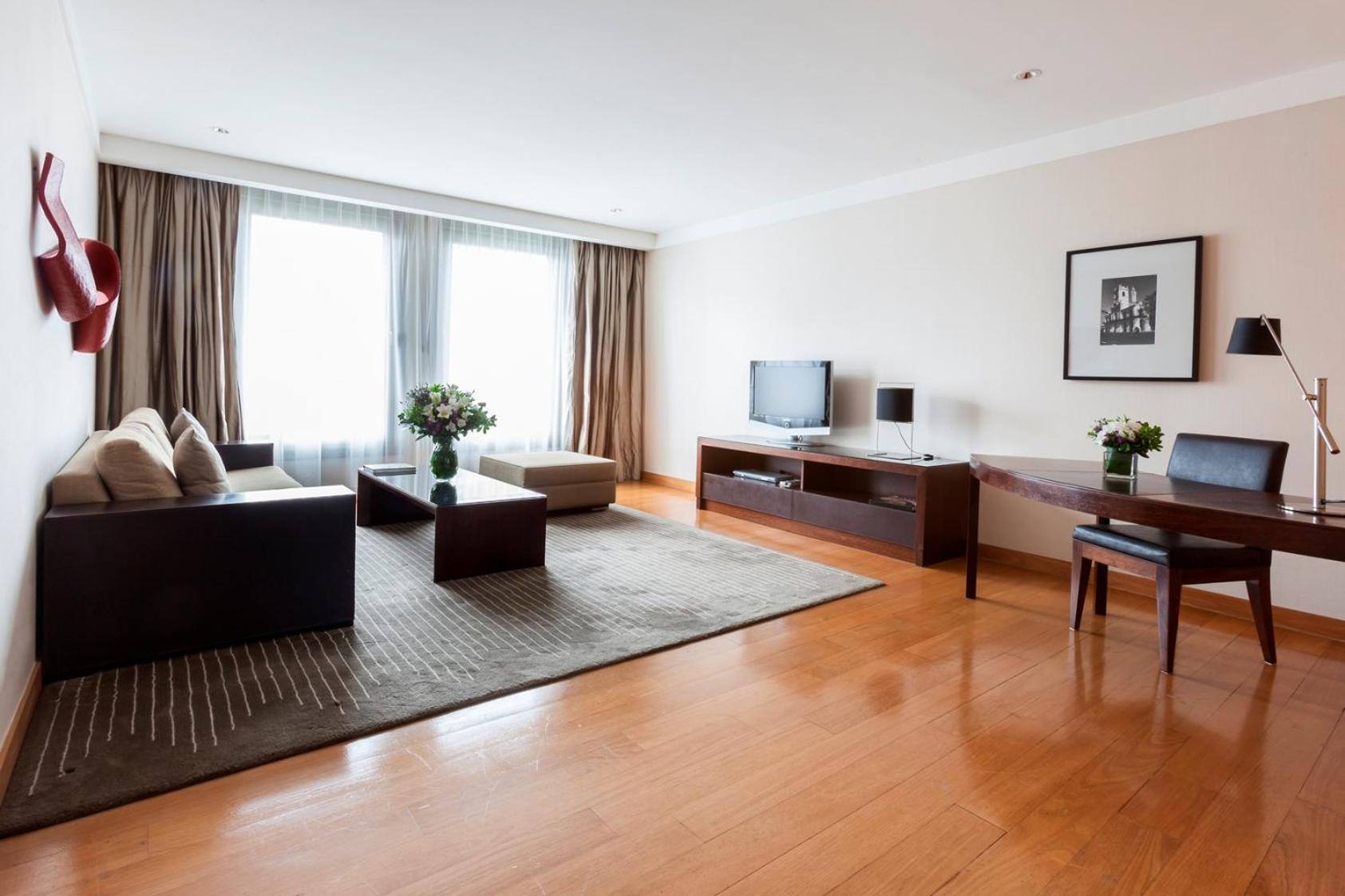 Deluxe Suite