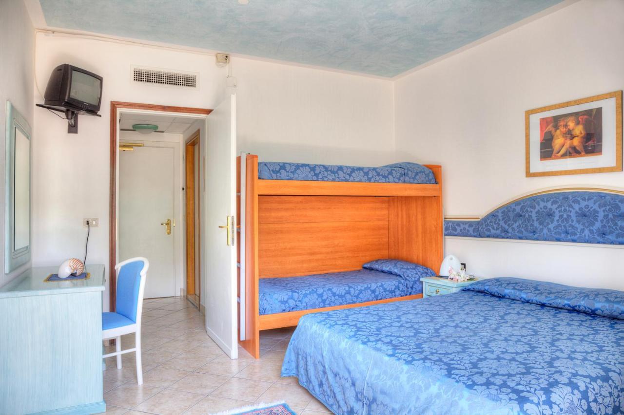 Dreibettzimmer mit Balkon