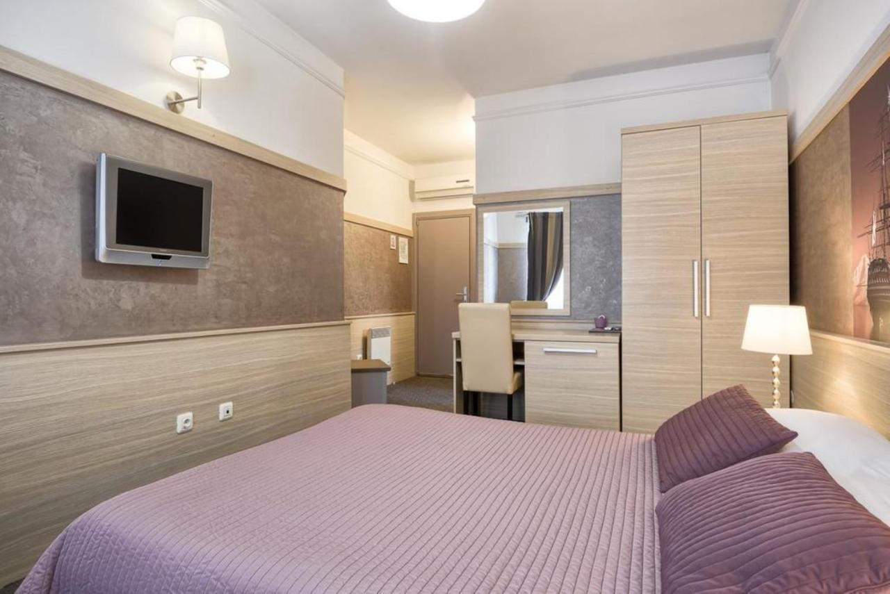 Doppel-/Zweibettzimmer mit Bad