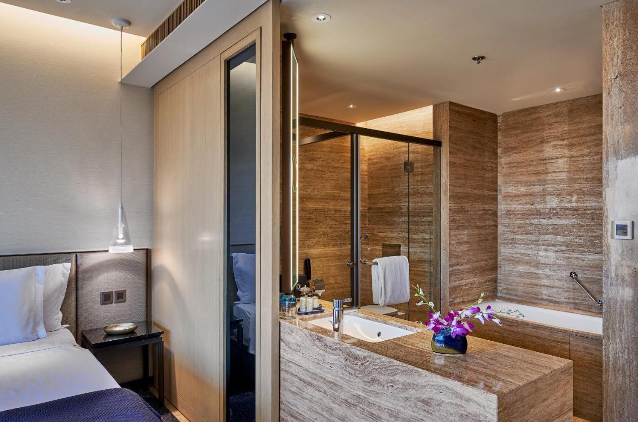 The Den Club Zimmer