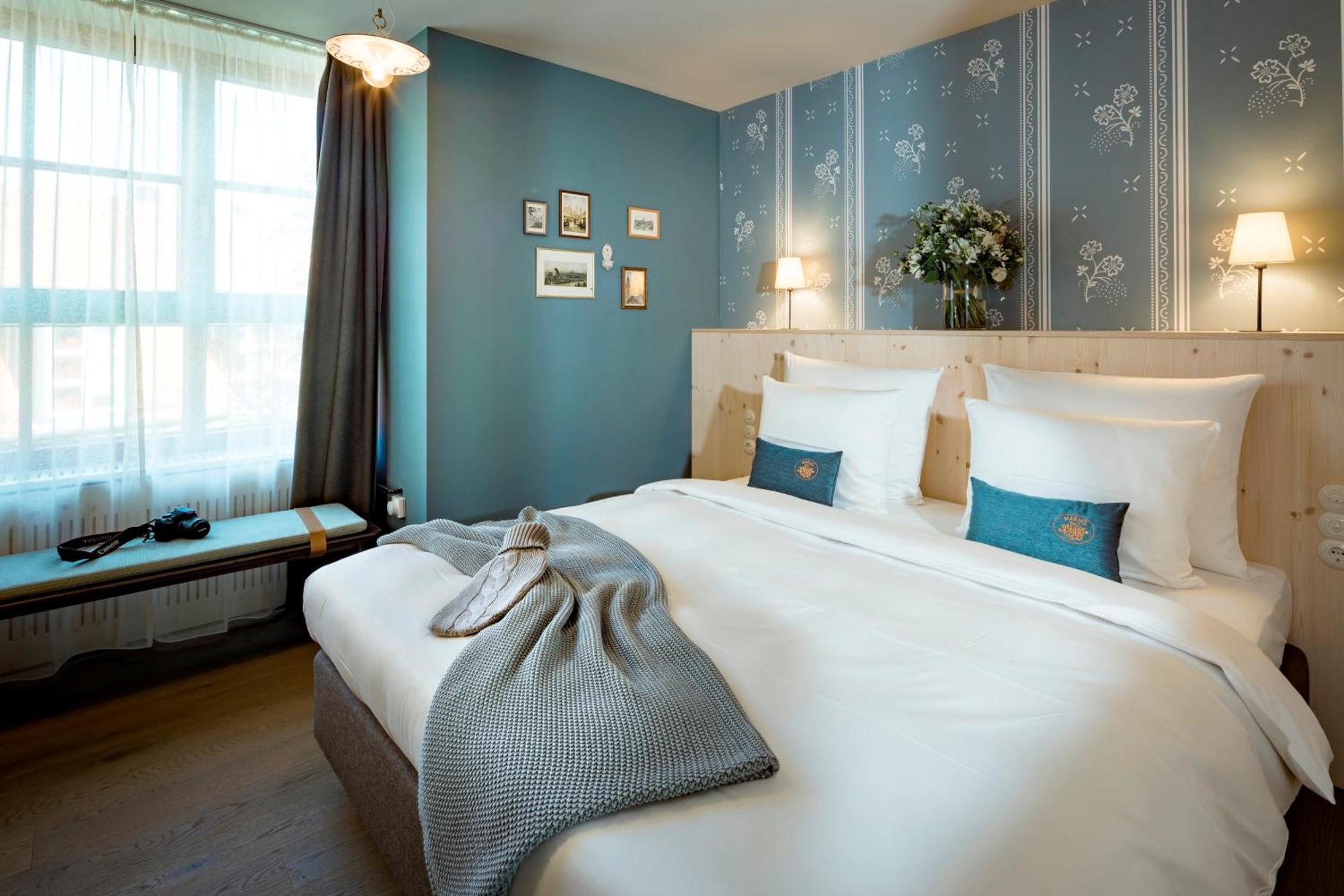Zimmer mit Kingsize-Bett