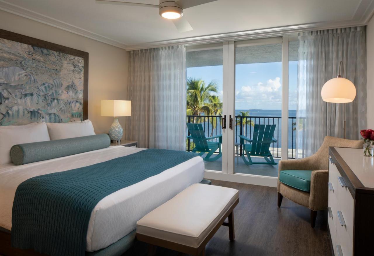 Suite mit Kingsize-Bett mit seitlichem Meerblick