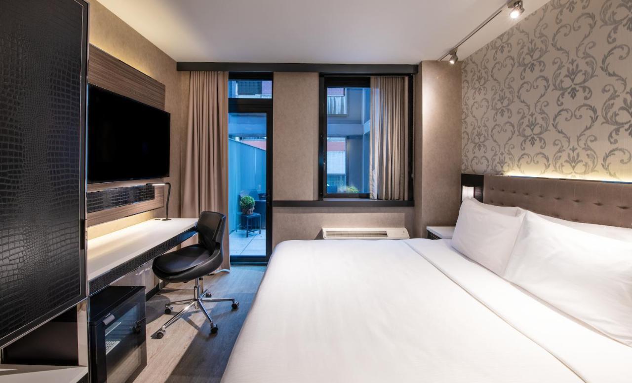 Deluxe Zimmer mit Kingsize-Bett und Balkon