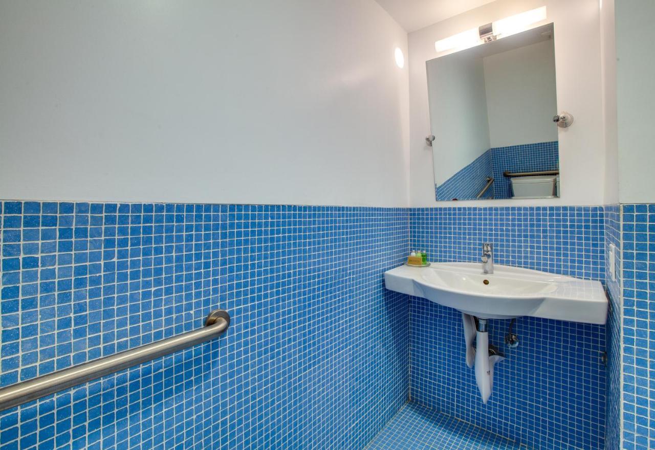 ADA-Studio-Suite mit Straßenblick