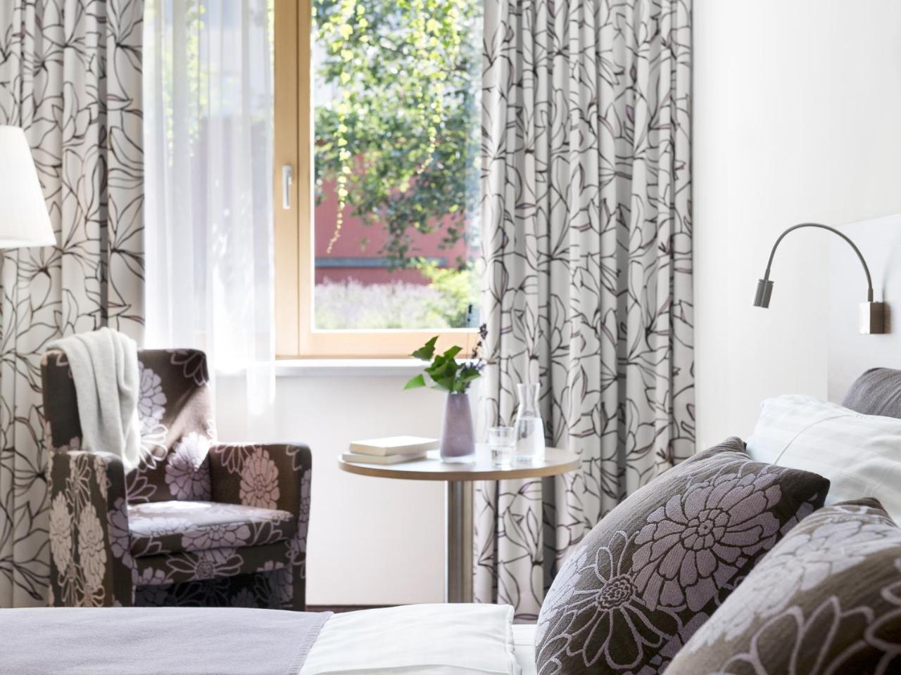 Comfort Dreibettzimmer mit Gartenblick