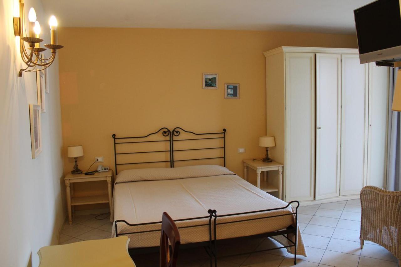 Doppel- oder Zweibettzimmer
