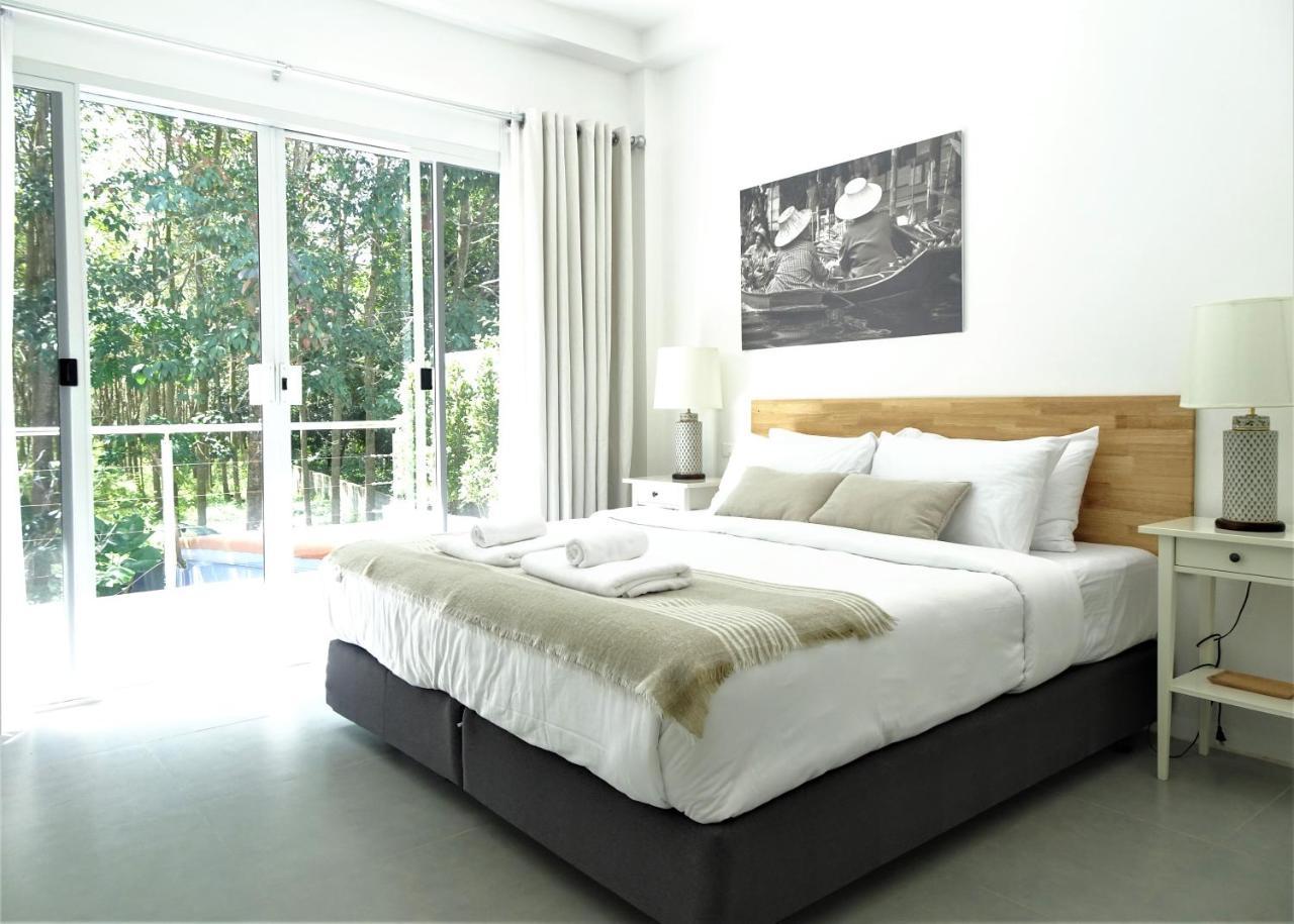 2 Schlafzimmer und Zugang zum Pool