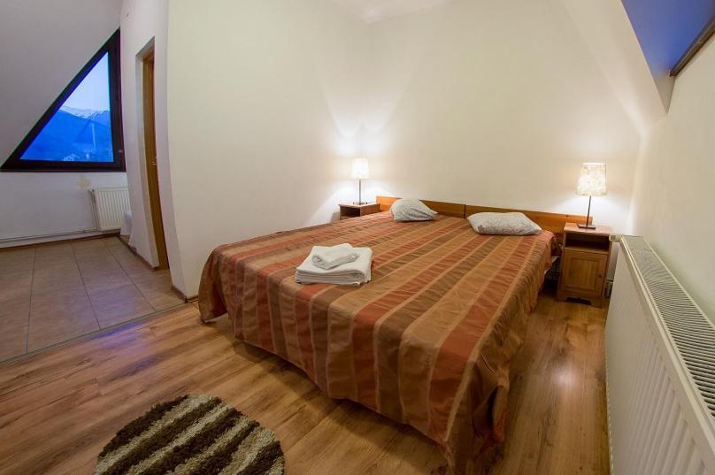 Dreibettzimmer mit Bergblick