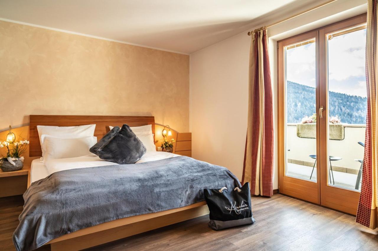 Familienzimmer mit Balkon und Blick auf die Berge