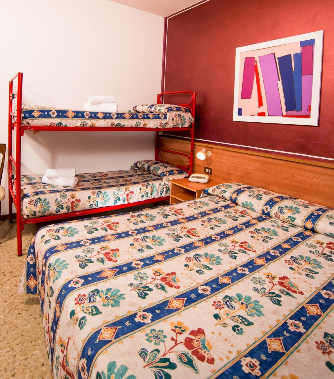 Vierbettzimmer mit Balkon