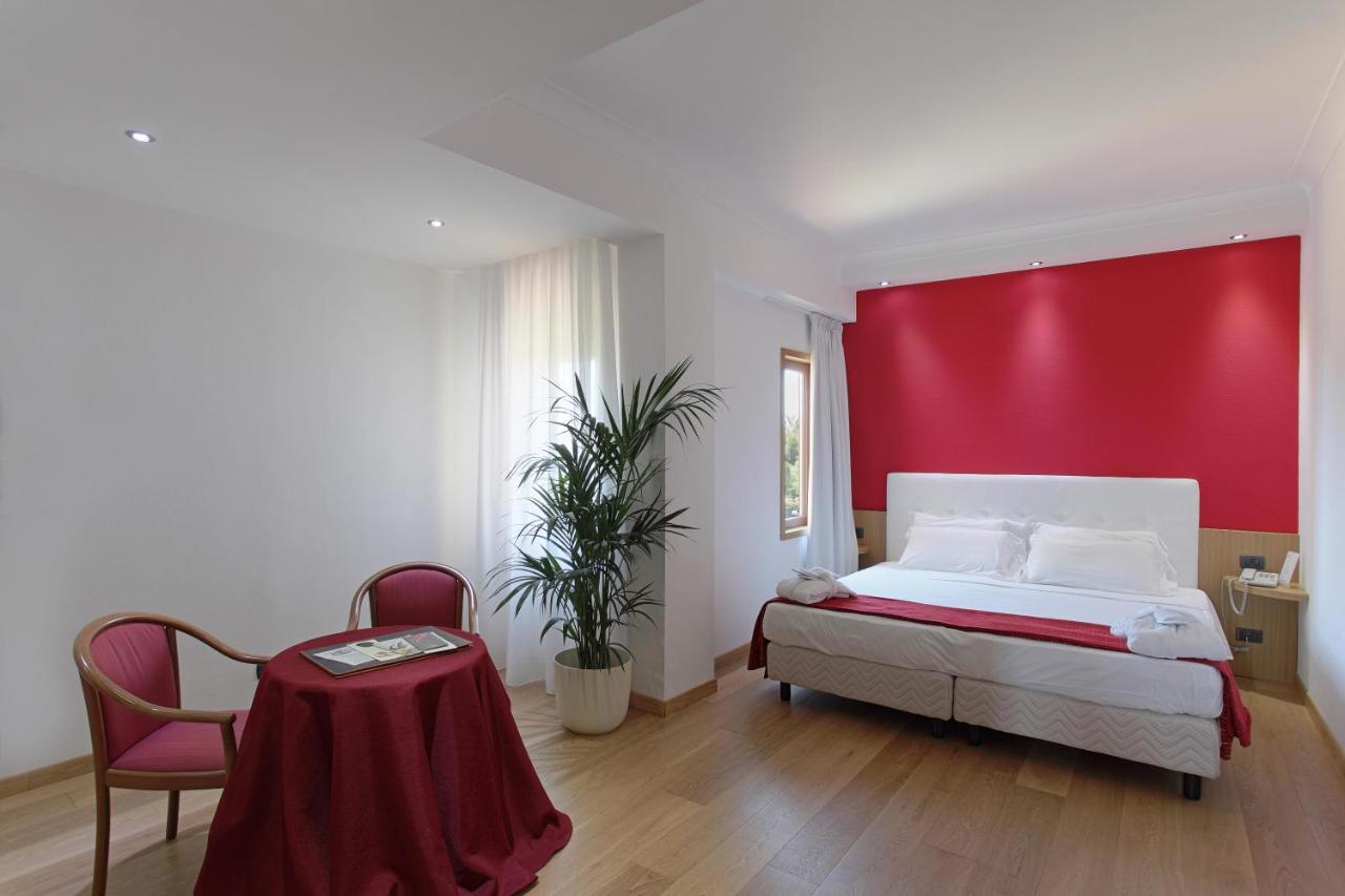 Doppel- oder Zweibettzimmer