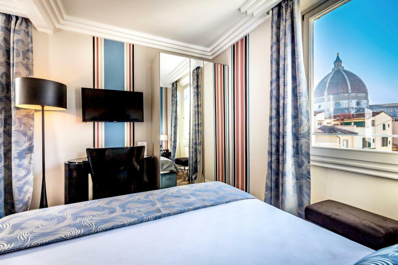 Executive Zimmer mit Kingsize-Bett und Blick auf die Kathedrale
