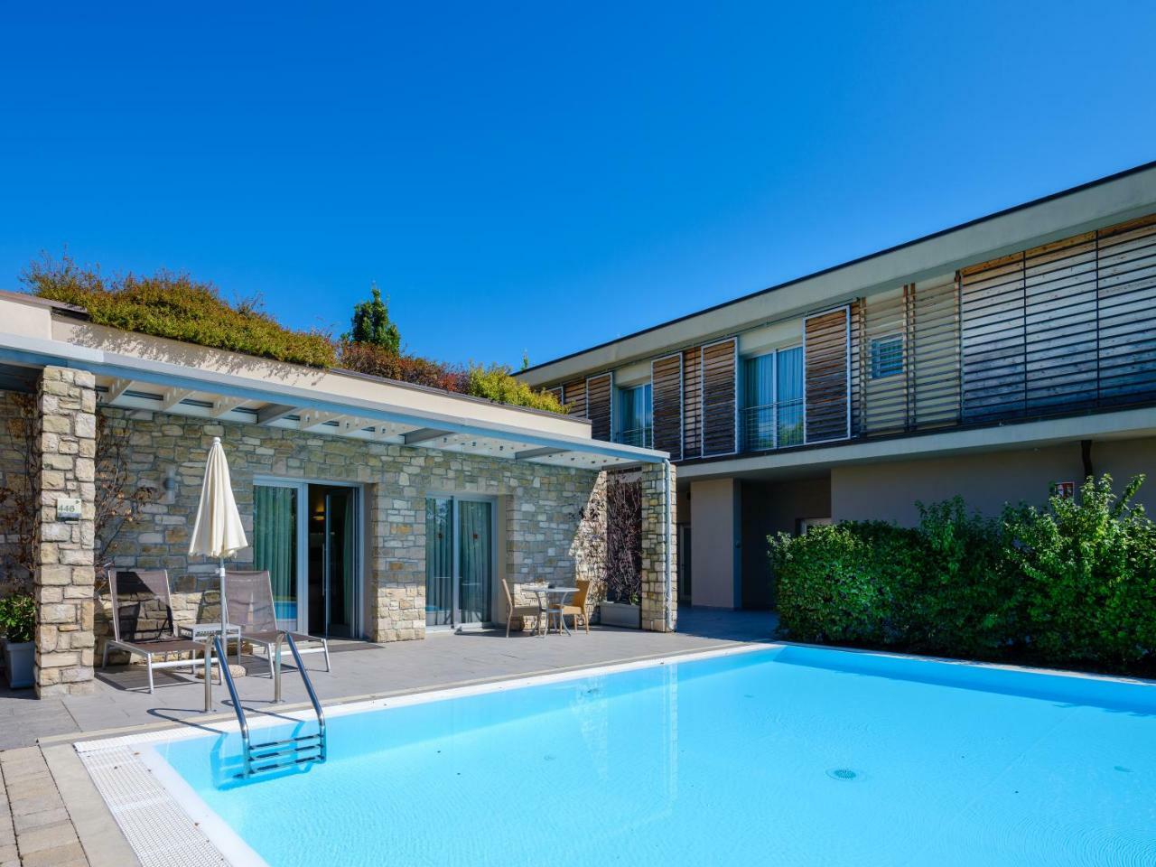 Vierbettsuite mit eigenem Pool