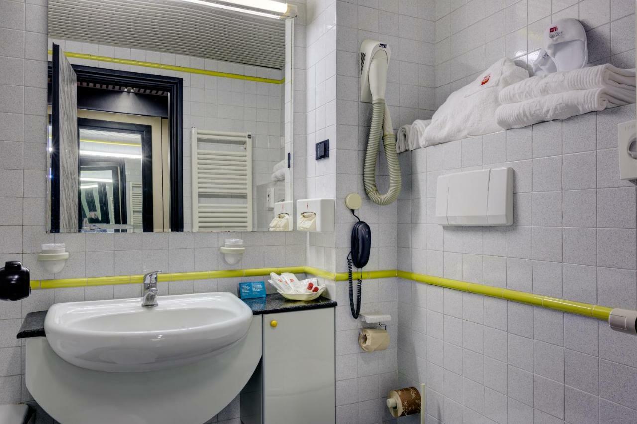 Dreibettzimmer mit Balkon