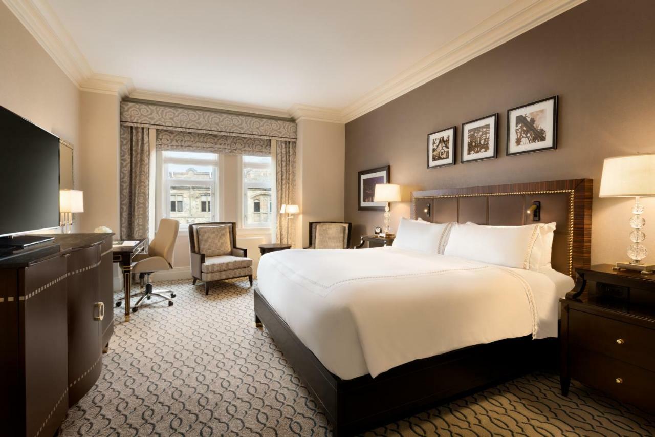 Großes Zimmer Fairmont Gold mit Kingsize-Bett