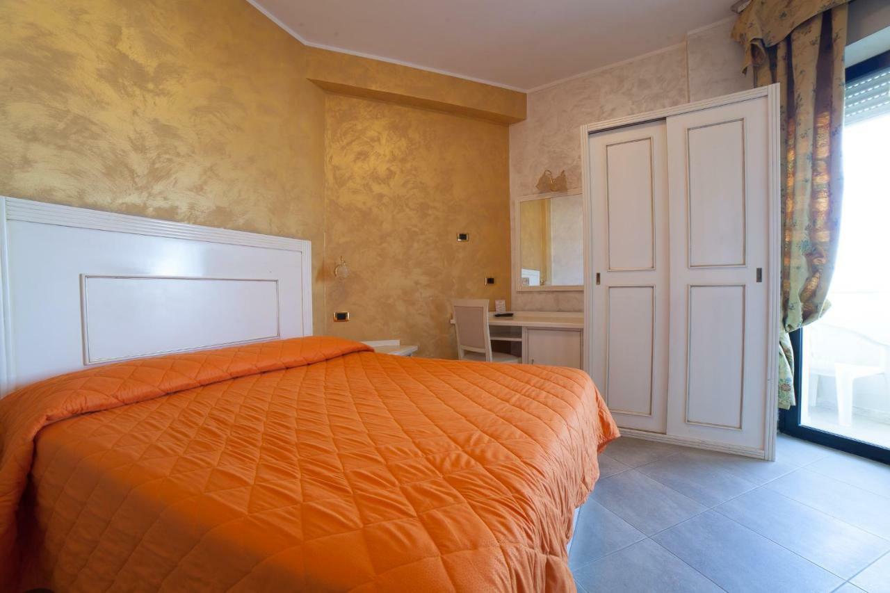 Doppel-/Zweibettzimmer mit Meerblick