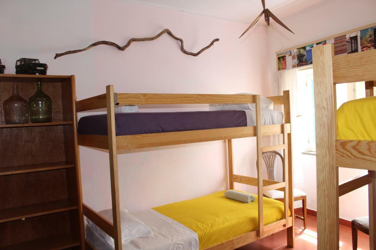 Etagenbett im gemischten Schlafsaal