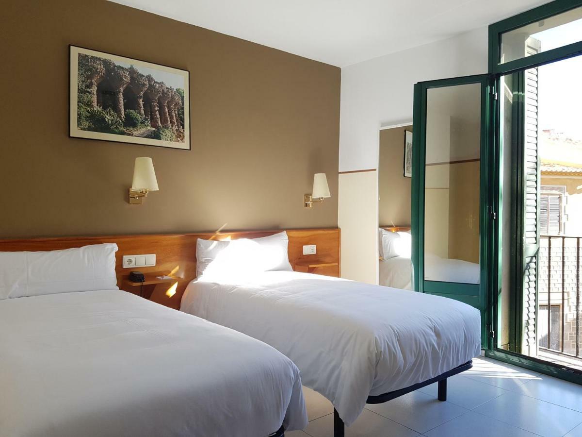 Zweibettzimmer mit Balkon