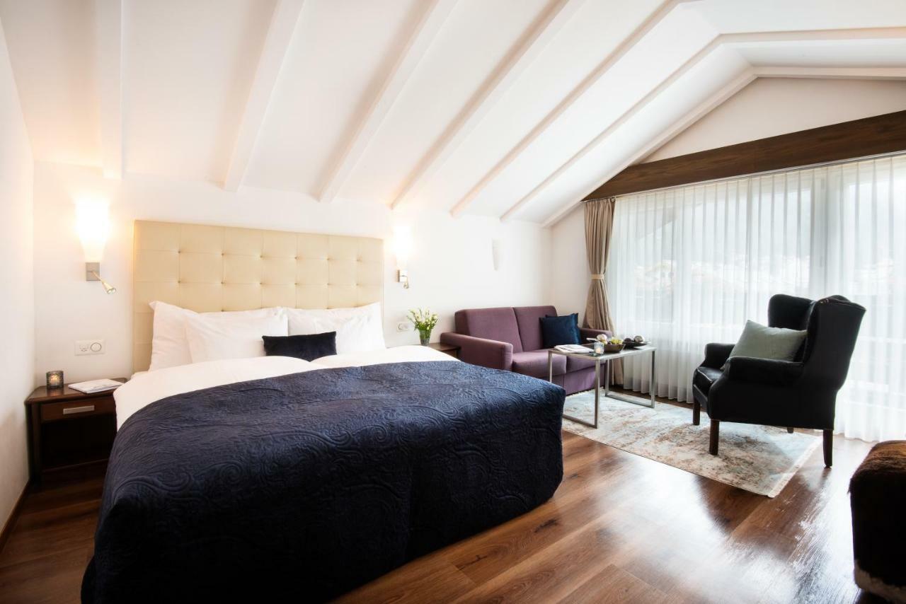 Familienzimmer mit Bergblick