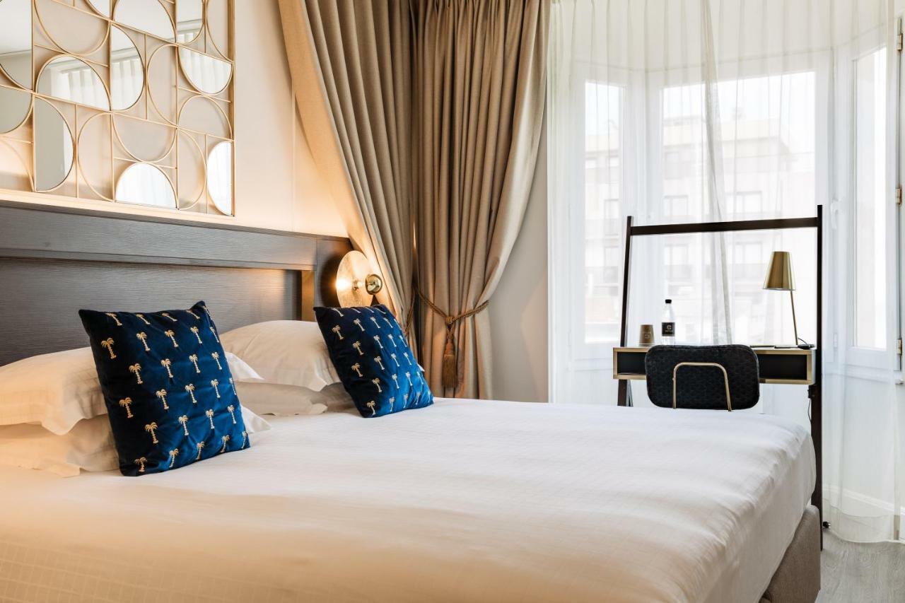 Comfort Zimmer mit Straßenblick