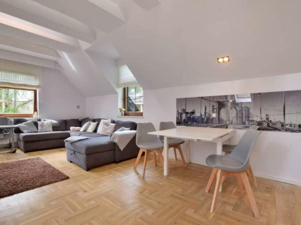 Familiensuite mit Balkon