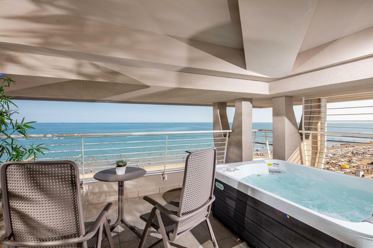 Doppelzimmer mit Panoramablick, Schlafsofa, Whirlpool und direktem Meerblick
