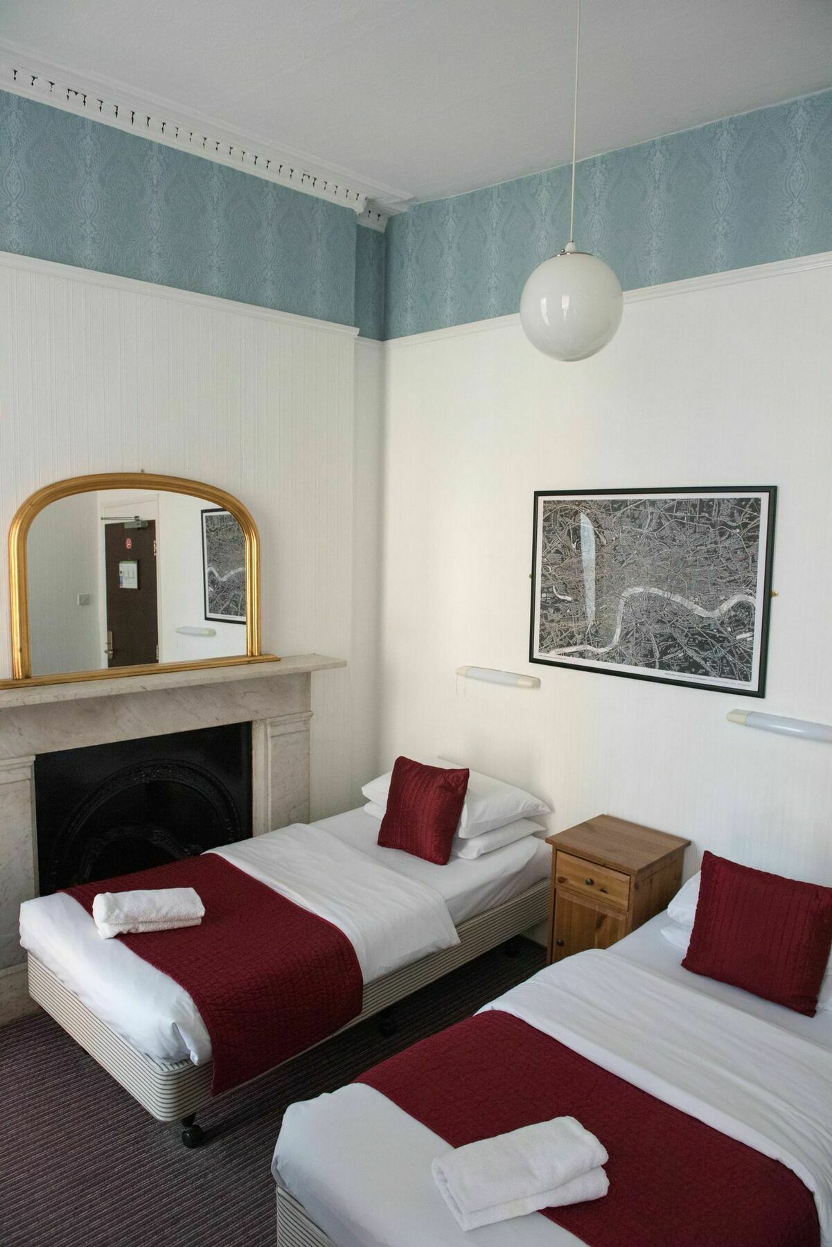 Zweibettzimmer mit Gemeinschaftsbad