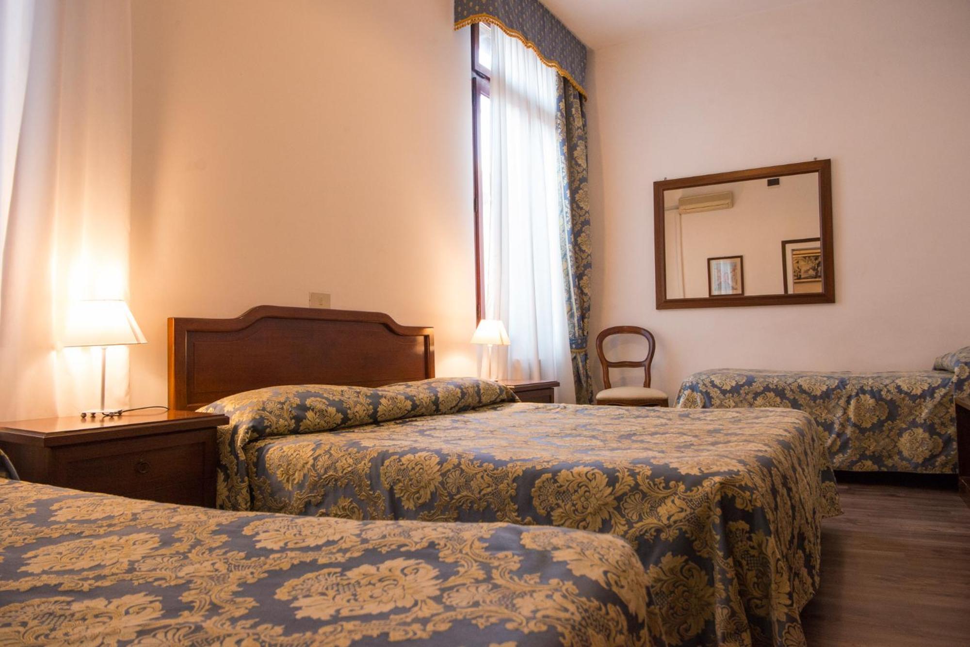 Vierbettzimmer mit eigenem Bad