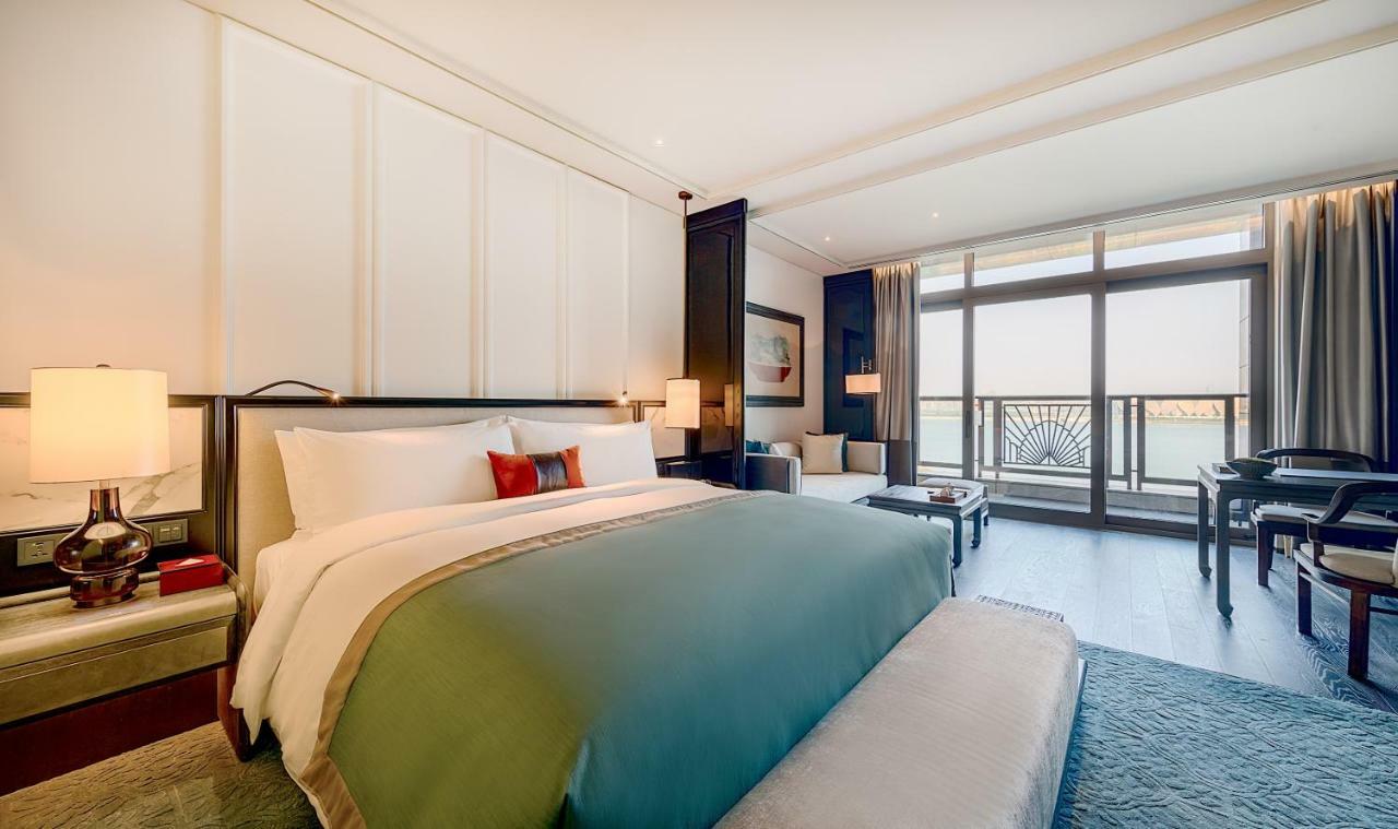 Deluxe Zimmer mit Kingsize-Bett und Flussblick