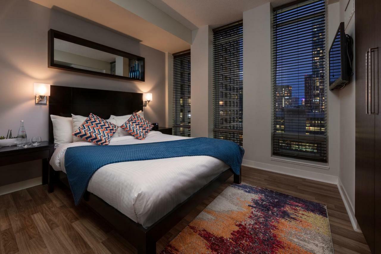 Executive Suite mit Blick auf den CN Tower