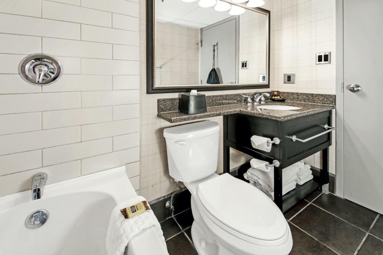Suite mit Kingsize-Bett mit Whirlpool