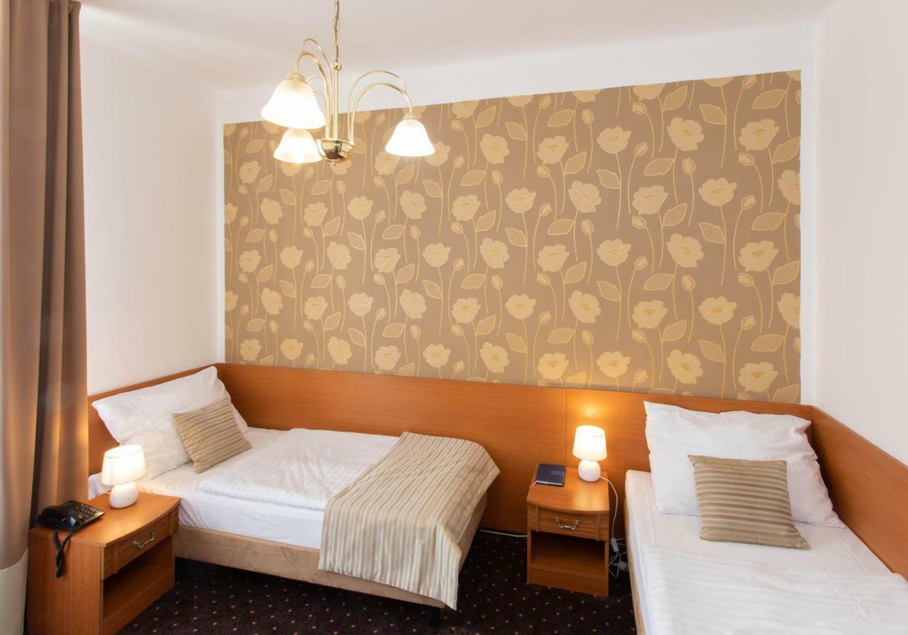 Zweibettzimmer mit Bad