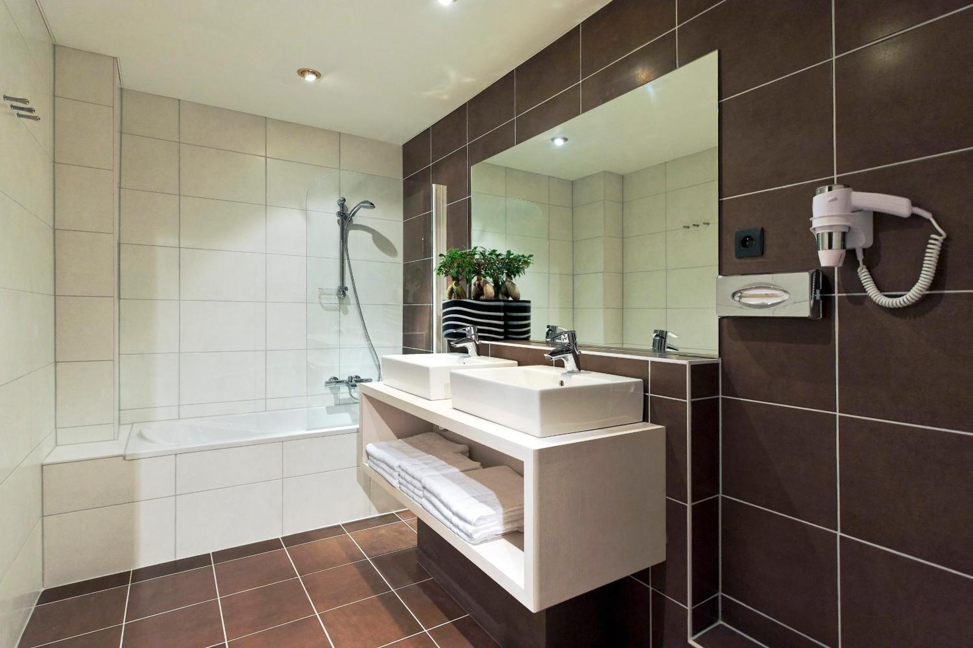 Familiensuite mit Balkon