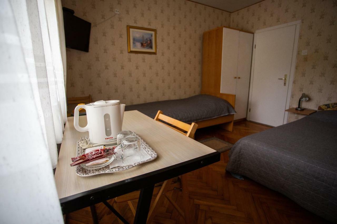 Dreibettzimmer mit Bad