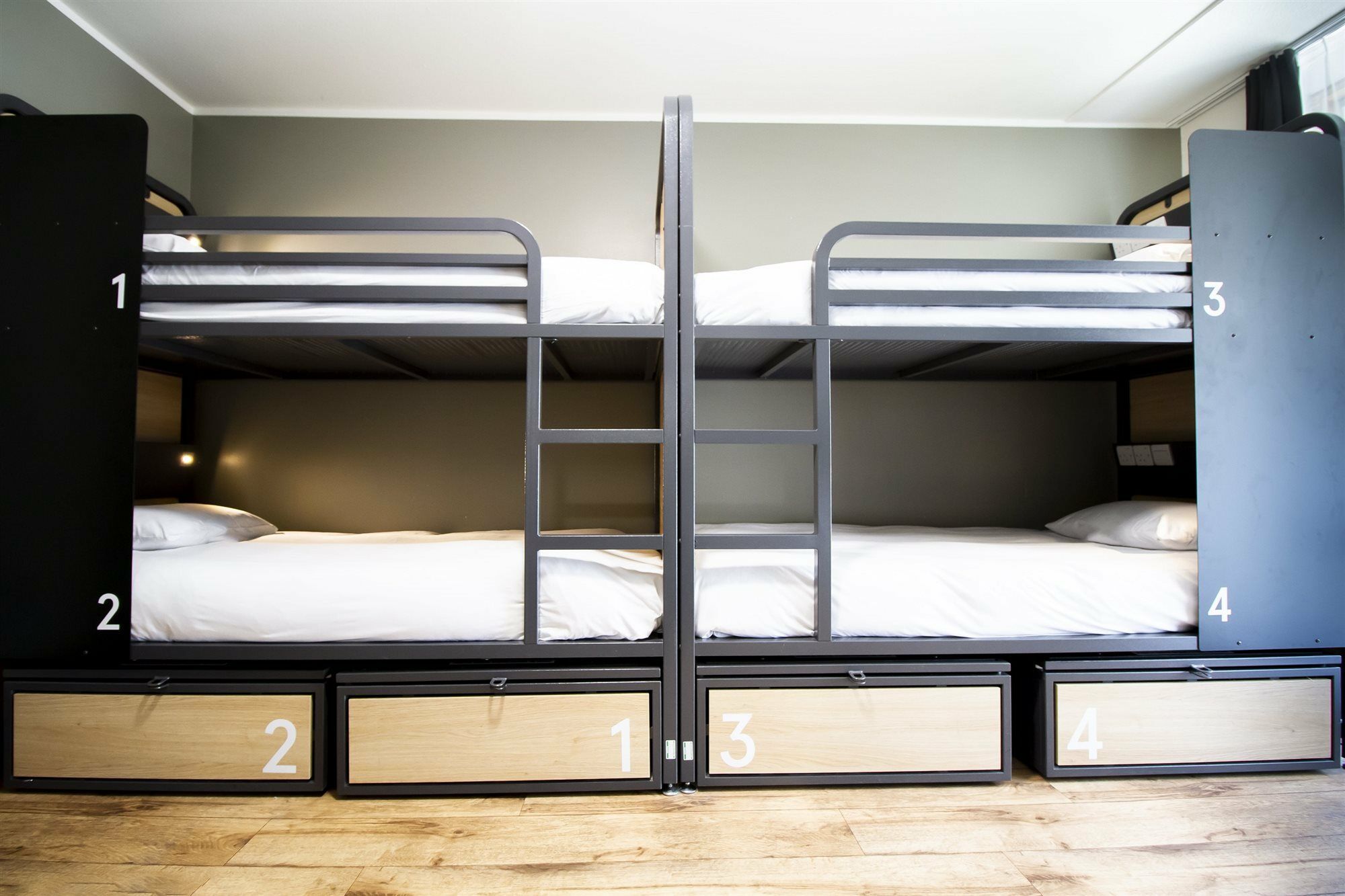 Bett im kleinen Schlafsaal - mit eigenem Bad