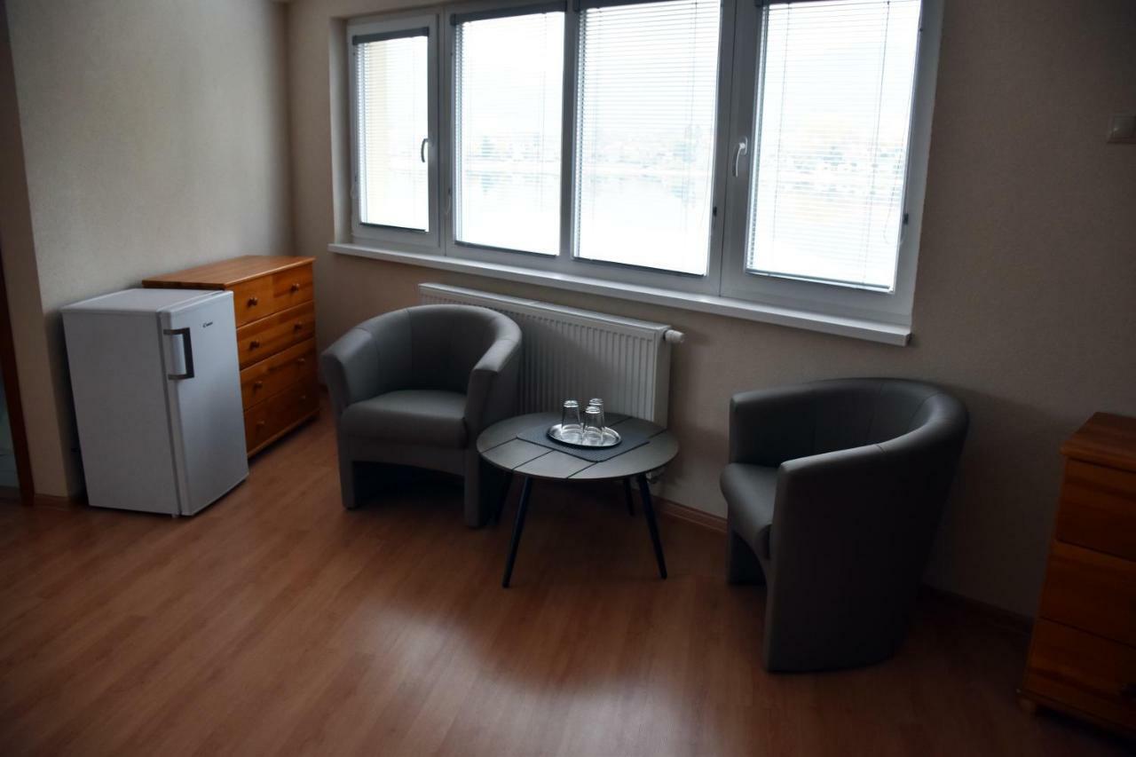 Vierbettzimmer mit Dusche