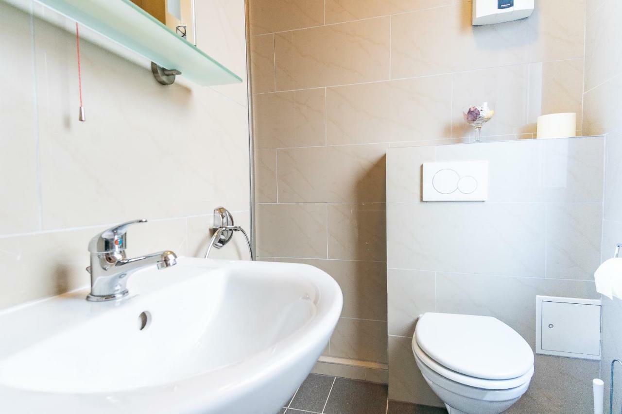 Zweibettzimmer mit Bad
