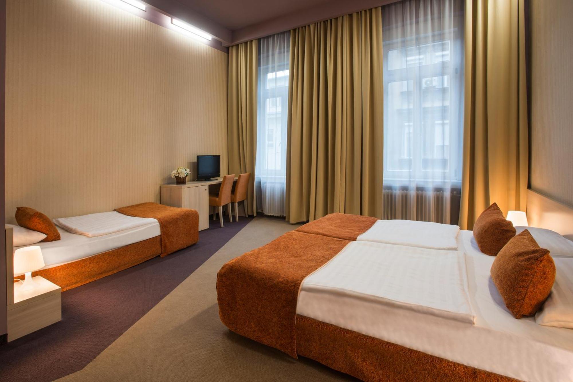 Dreibettzimmer