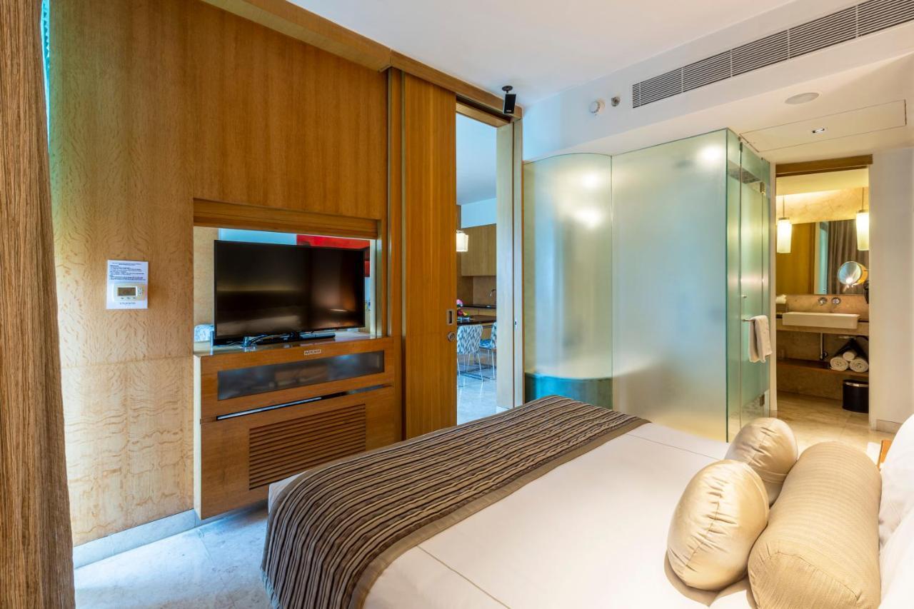 Deluxe Suite City View Queen Bed