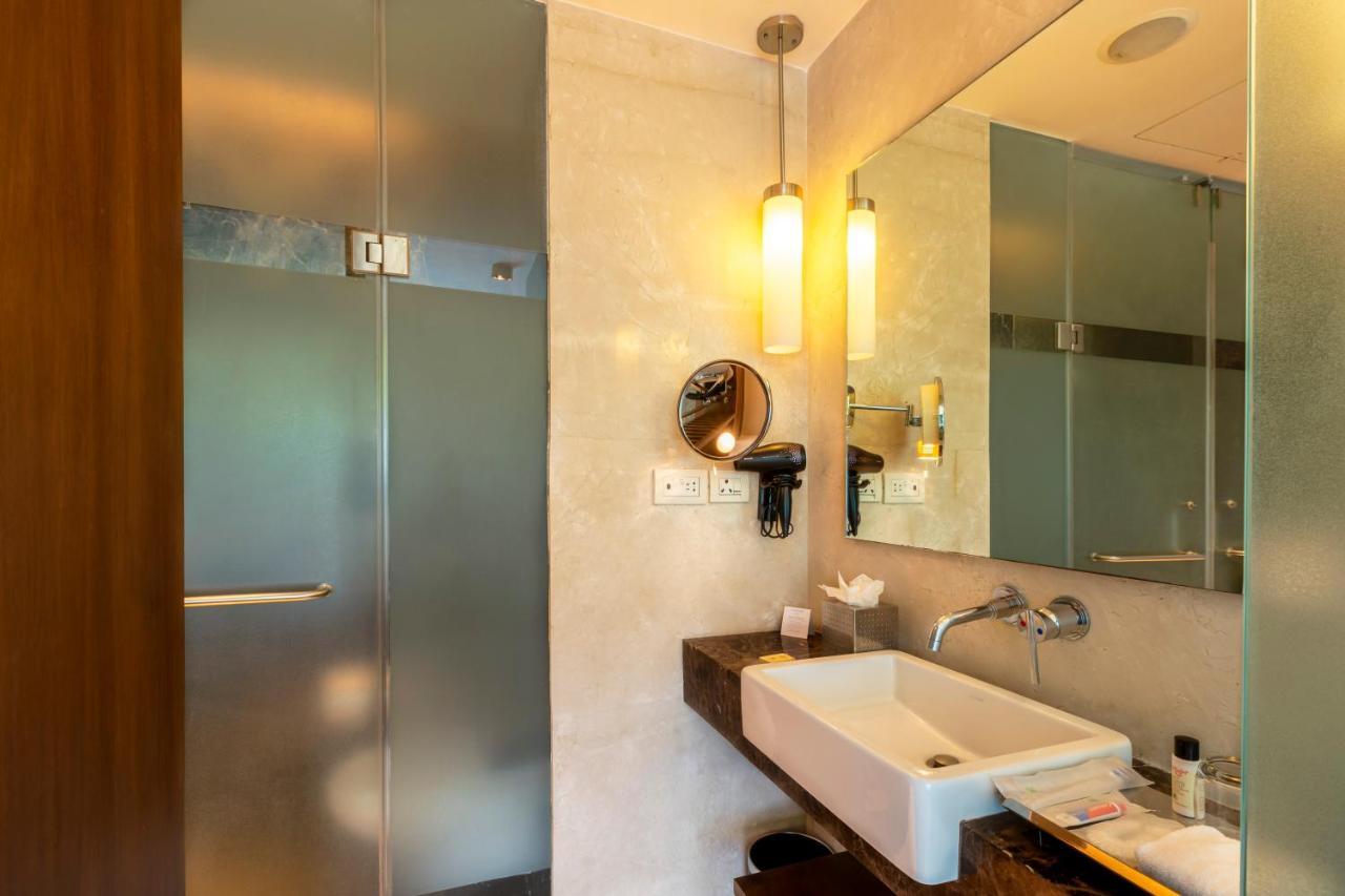 Premium Room Pool View Queen Bed