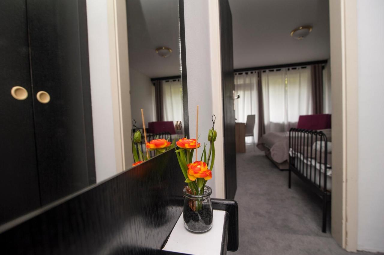 Doppel-/Zweibettzimmer mit Balkon