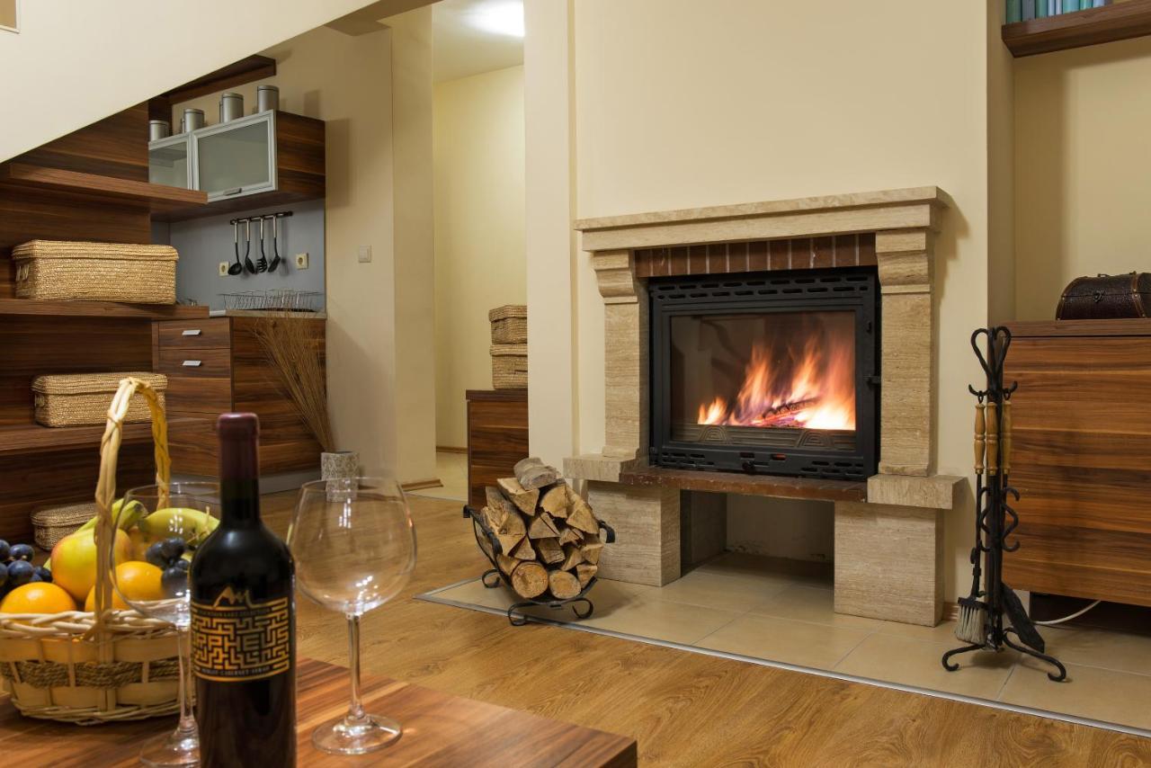 Three-Bedroom Maisonette with Fireplace