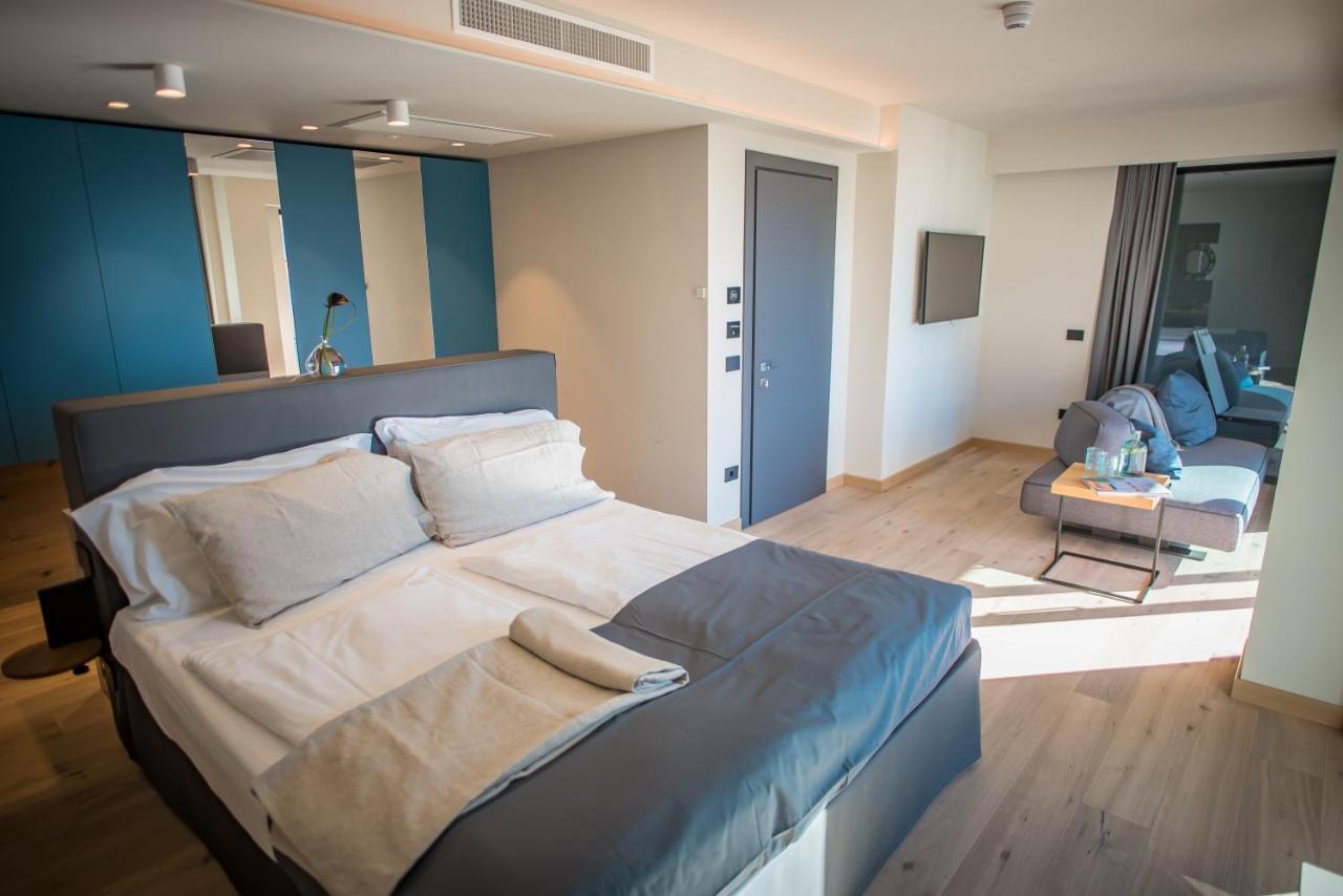 Junior Suite mit Balkon und Hafenblick