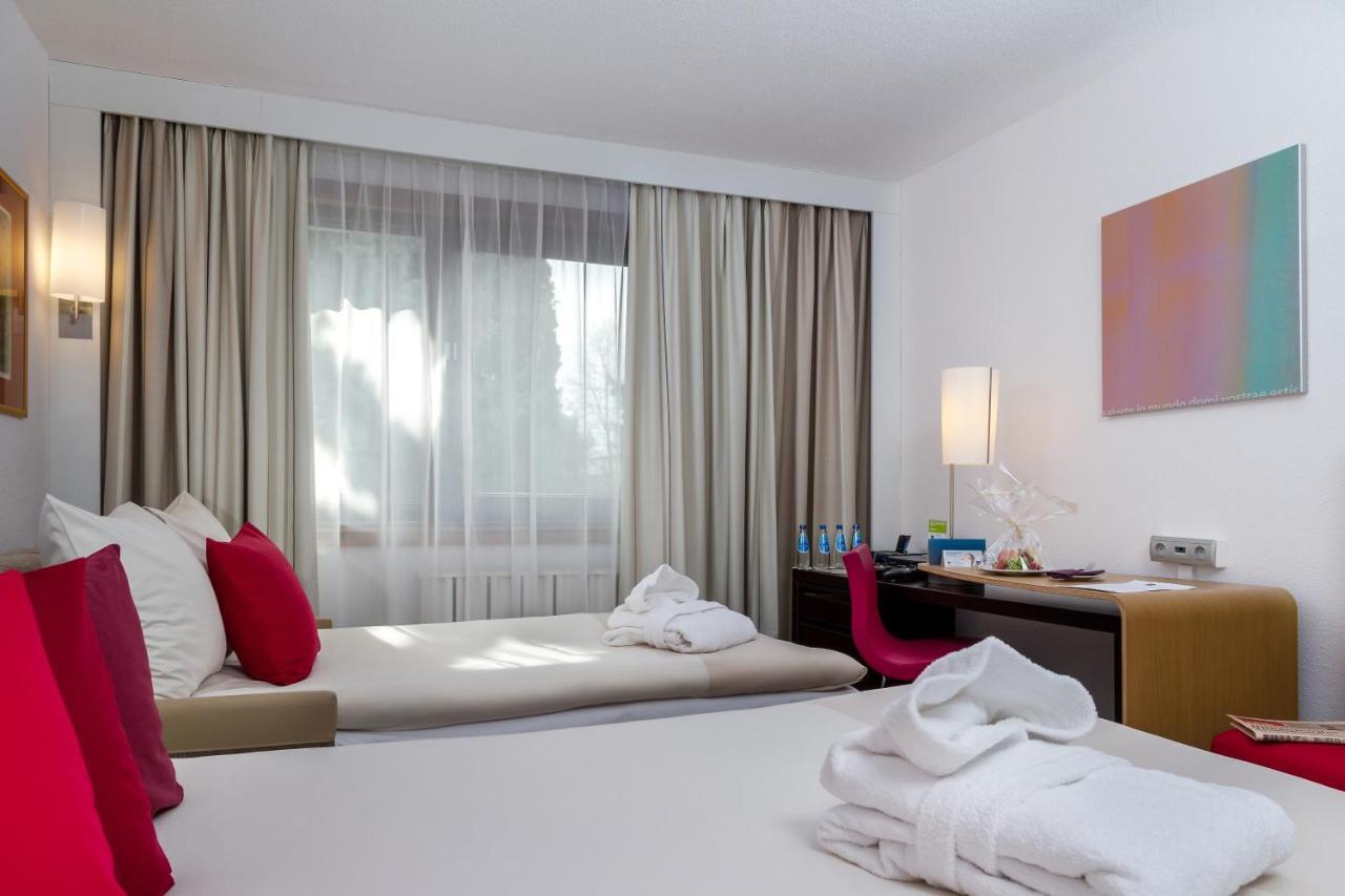 Standard Zimmer mit 1 Doppelbett und Sofa