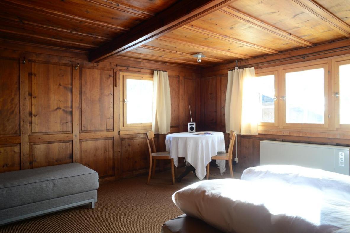 Dreibettzimmer mit eigenem externen Bad