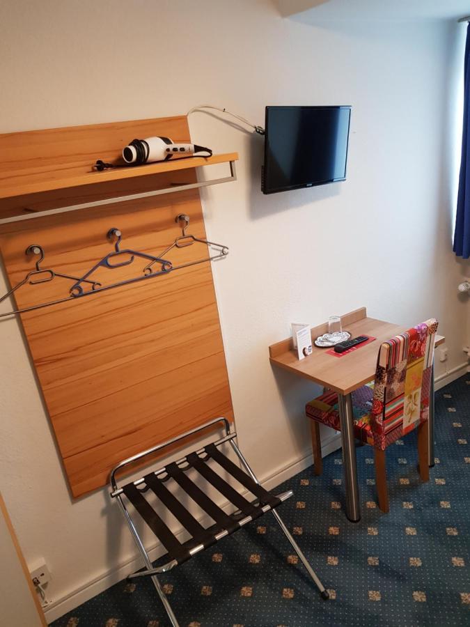 Einzelzimmer mit Gemeinschaftsdusche und -WC